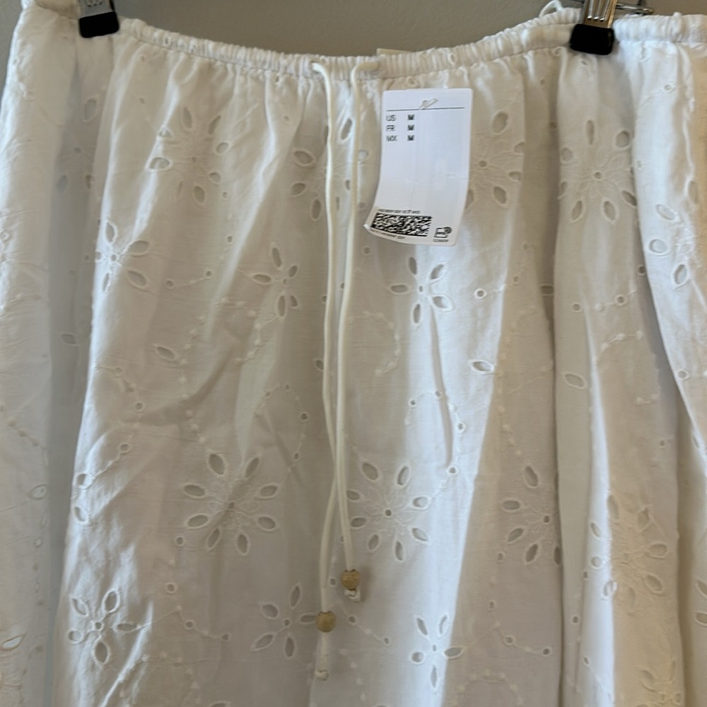 🦋NWT H&M White Eyelet Midi Skirt M - Picture 2 of 3